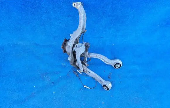 BMW 5 G30 G31 G38 Front wheel hub spindle knuckle 6861195 31106861165