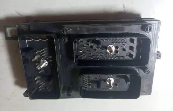 Opel Zafira B Fuse module 13206754 5DK00866838