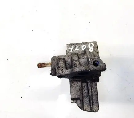 Engine mounting bracket