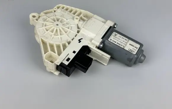 Audi Q7 4L Front door window regulator motor 4L0959802B