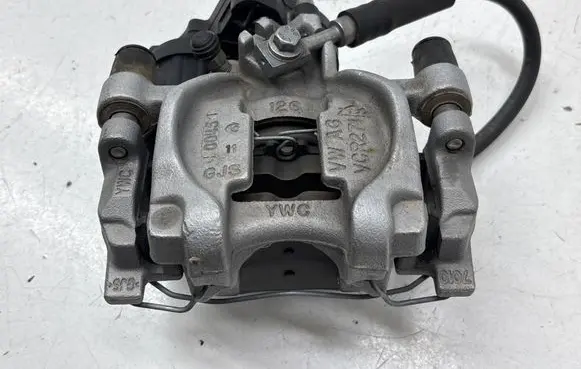 Volkswagen Jetta VII Rear brake caliper 5QM615406