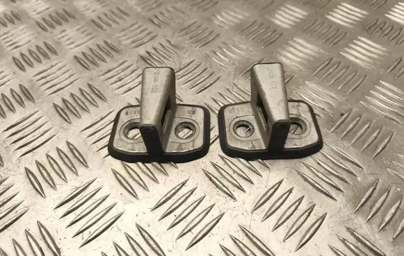 Audi A8 S8 D2 4D Front door lock loop/hook striker 