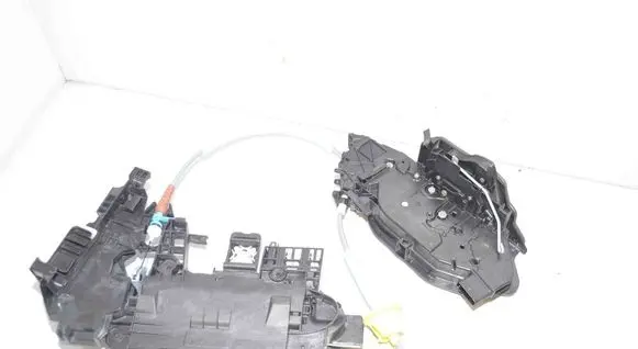 BMW 4 G22 G23 G24 G26 Front door lock 7445050 5A68EF8 51217445050
