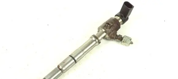 Volkswagen PASSAT B7 Fuel injector 03L130277B