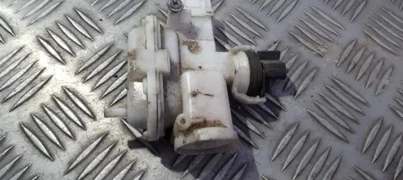 Volkswagen PASSAT B3 Central locking vacuum pump 357862153