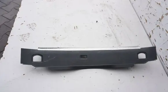 Trunk/boot sill cover protection
