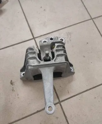 KIA Niro Engine mount bracket 21810G2000 126242 9G090116