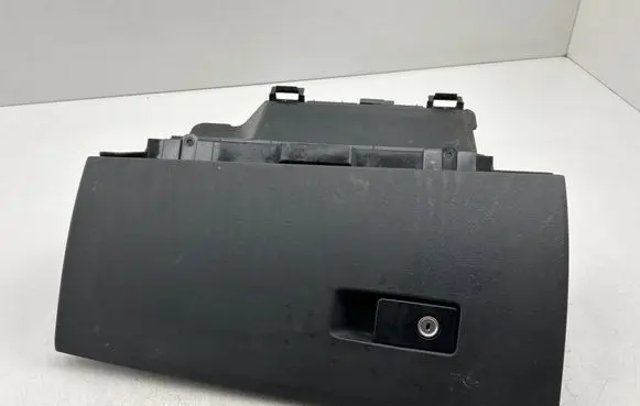 Volvo V70 Glove box 39891975