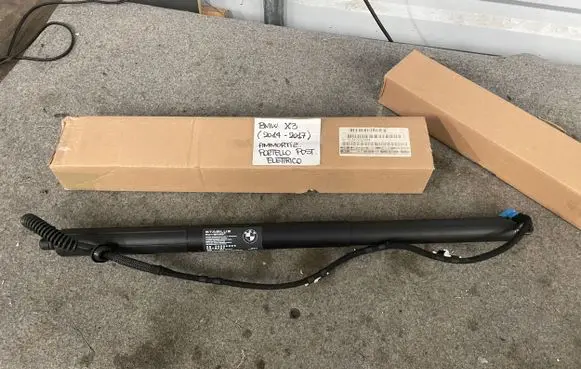 BMW X3 F25 Tailgate strut 