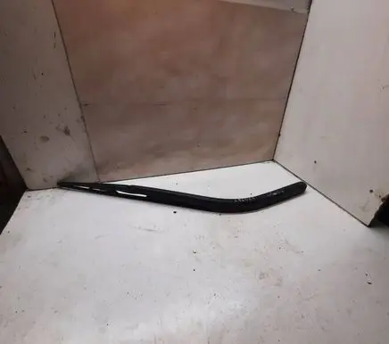 Rear wiper blade arm