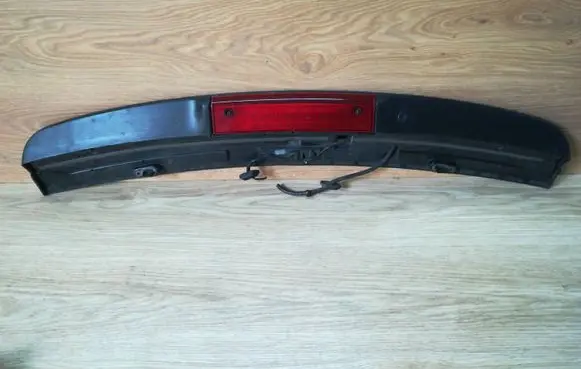 Tailgate/trunk spoiler