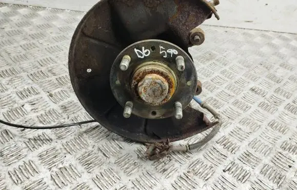KIA Carens I Rear wheel hub