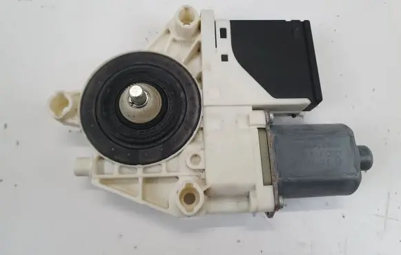 Renault Megane III Rear door window regulator motor 827310185R