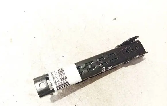 Volkswagen Golf V Seat belt adjustment rail 