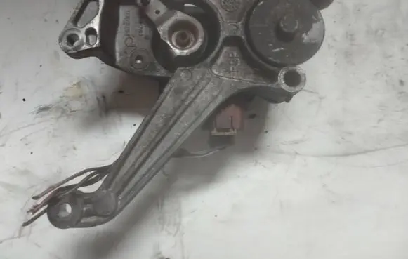Opel Vectra C Intake manifold valve actuator/motor 55205127