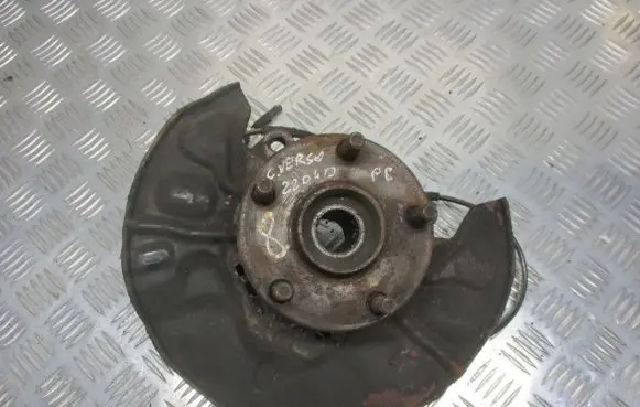 Toyota Corolla Verso E121 Front wheel hub spindle knuckle