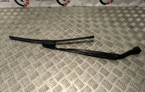 Front wiper blade arm
