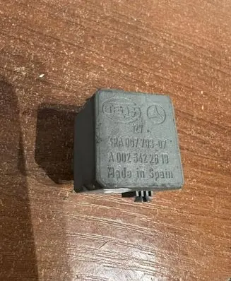 Mercedes-Benz Sprinter W906 Other relay A0025422619 D3285