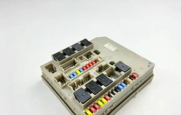 Renault Clio III Fuse module 902663A