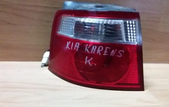 KIA Carens I Rear/tail lights