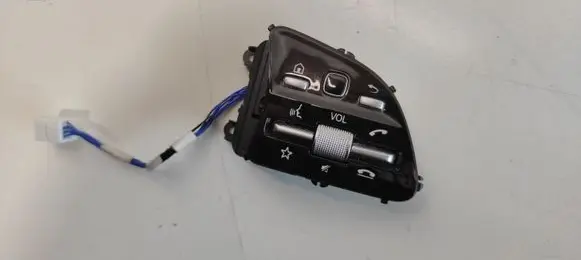 Steering wheel buttons/switches
