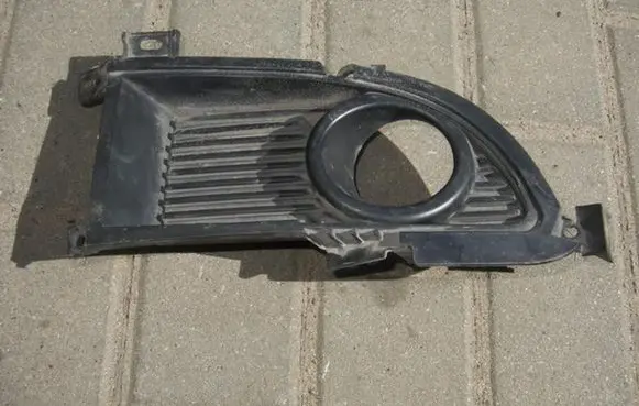 Mitsubishi Lancer VIII Front fog light trim/grill