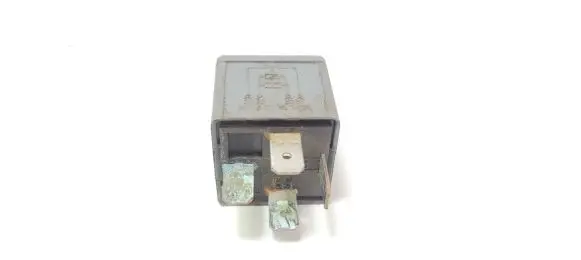 Volkswagen PASSAT B5.5 Other relay 8D0951253A