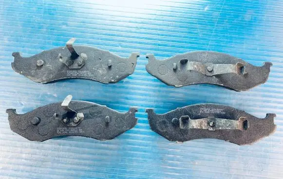 Jeep Cherokee XJ Brake pads (front) FDB929