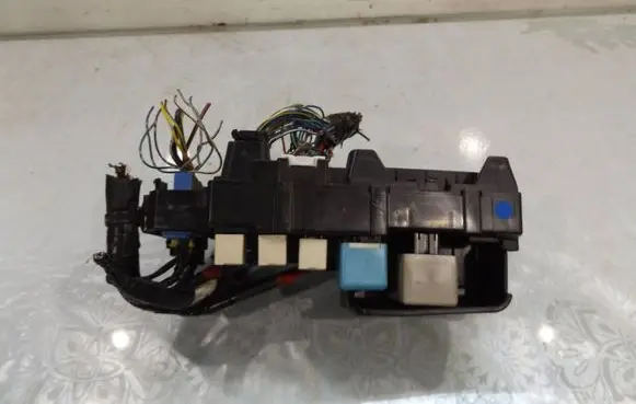 Daihatsu Cuore Relay mounting block 
