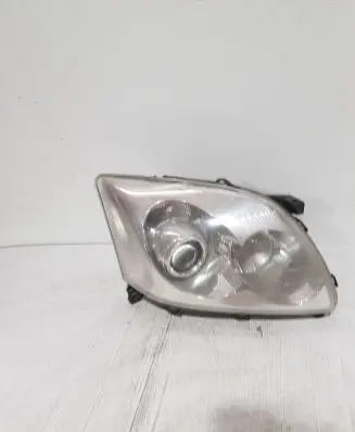 Toyota Avensis T250 Headlight/headlamp 8422