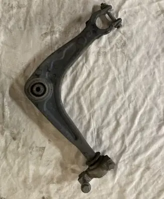 Citroen C5 Front lower control arm/wishbone 7BAA07