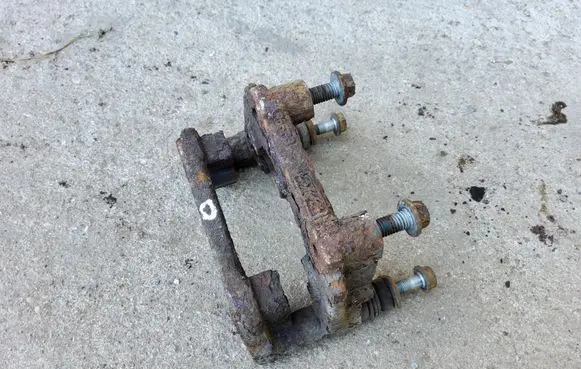 Ford Mondeo Mk III Brake caliper pad carrier rear 