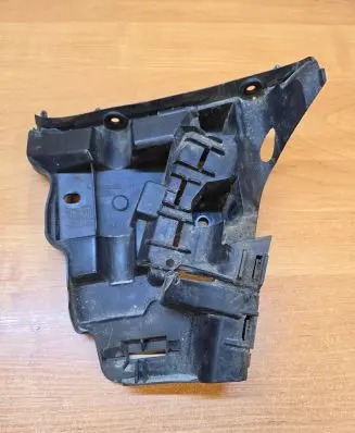Volvo XC70 Front bumper mounting bracket 31214960