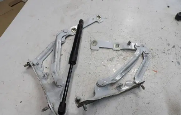 Tesla Model 3 Tailgate/trunk/boot hinge