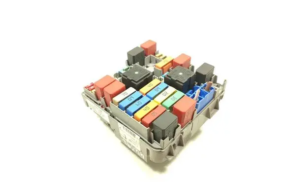 Alfa Romeo Giulietta Fuse module 51867697 13009 20072010