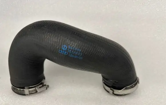 Volkswagen Touareg I Intercooler hose/pipe 7L6145972E