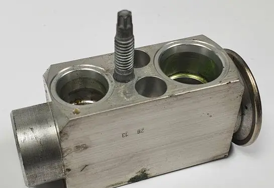 Volvo V70 Air conditioning (A/C) expansion valve 7036866