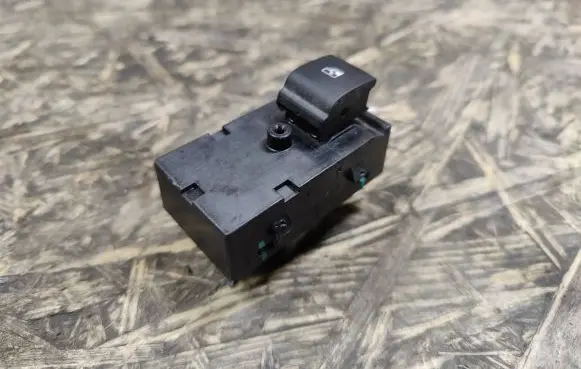 Chevrolet Cruze Electric window control switch 13305368