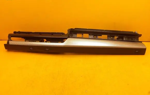 BMW 5 G60 Dash center air vent grill 9640040