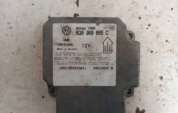 Volkswagen PASSAT B5.5 Airbag control unit/module 6Q0909605C 08010505M 5WK42900