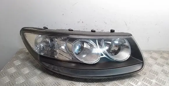 Hyundai Santa Fe Headlight/headlamp 921022B0
