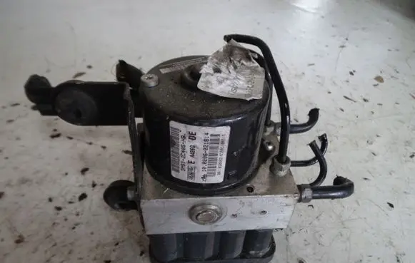 Ford Focus ABS Pump 3M512C405HB