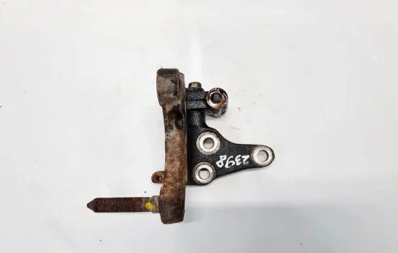 Engine mounting bracket