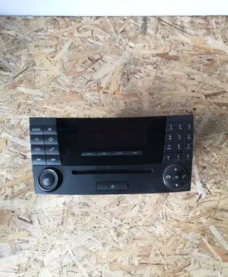Mercedes-Benz CLS C219 Radio/CD/DVD/GPS head unit A2118702889 MF2770