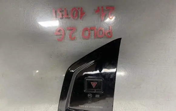 Volkswagen Polo VI Hazard light switch