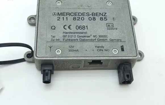 Mercedes-Benz C W203 Antenna control unit 2118200885 09701212