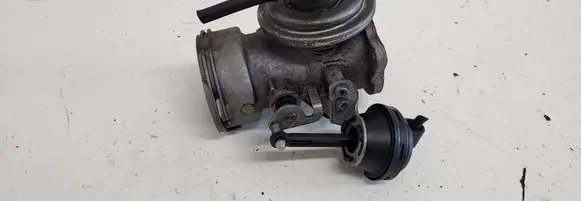 Volkswagen PASSAT B5.5 EGR valve 