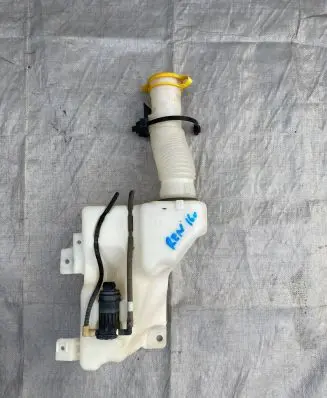 Jeep Renegade Windshield washer fluid reservoir/tank