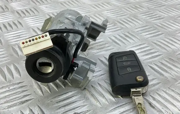 Volkswagen Golf VII Ignition lock 1K0905851