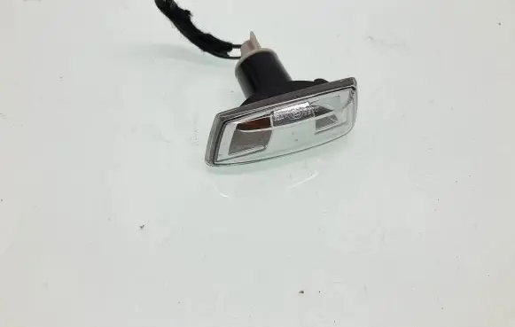 Opel Zafira B Front fender indicator light 13131298